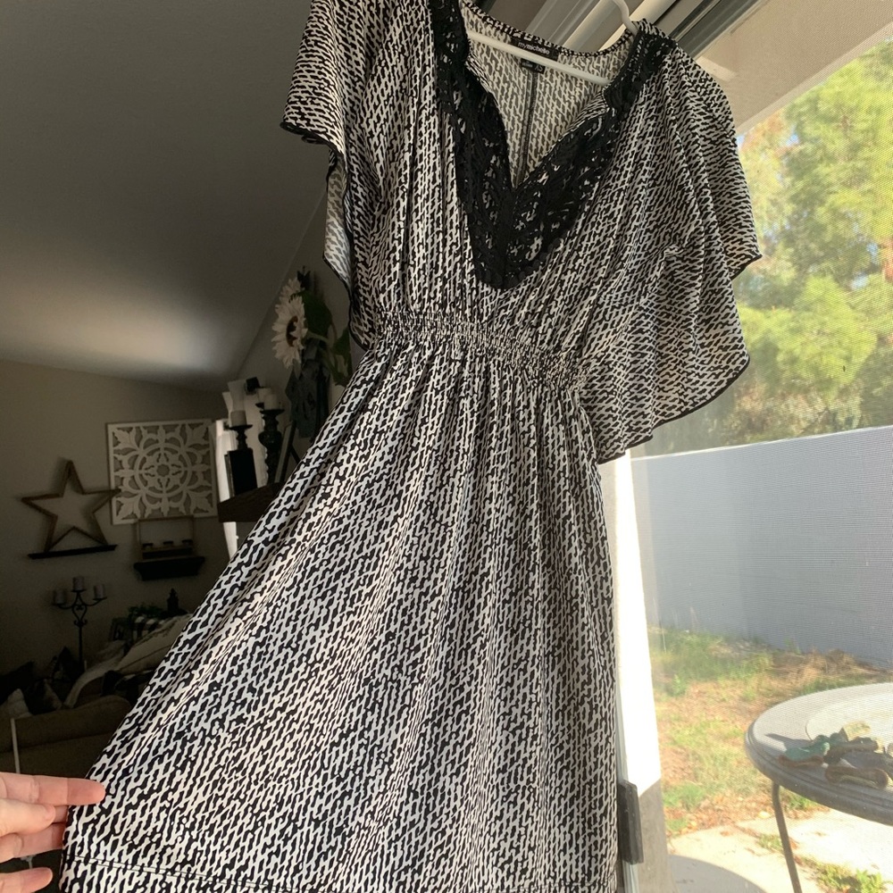 Black & white crochet ruffle sleeve dress